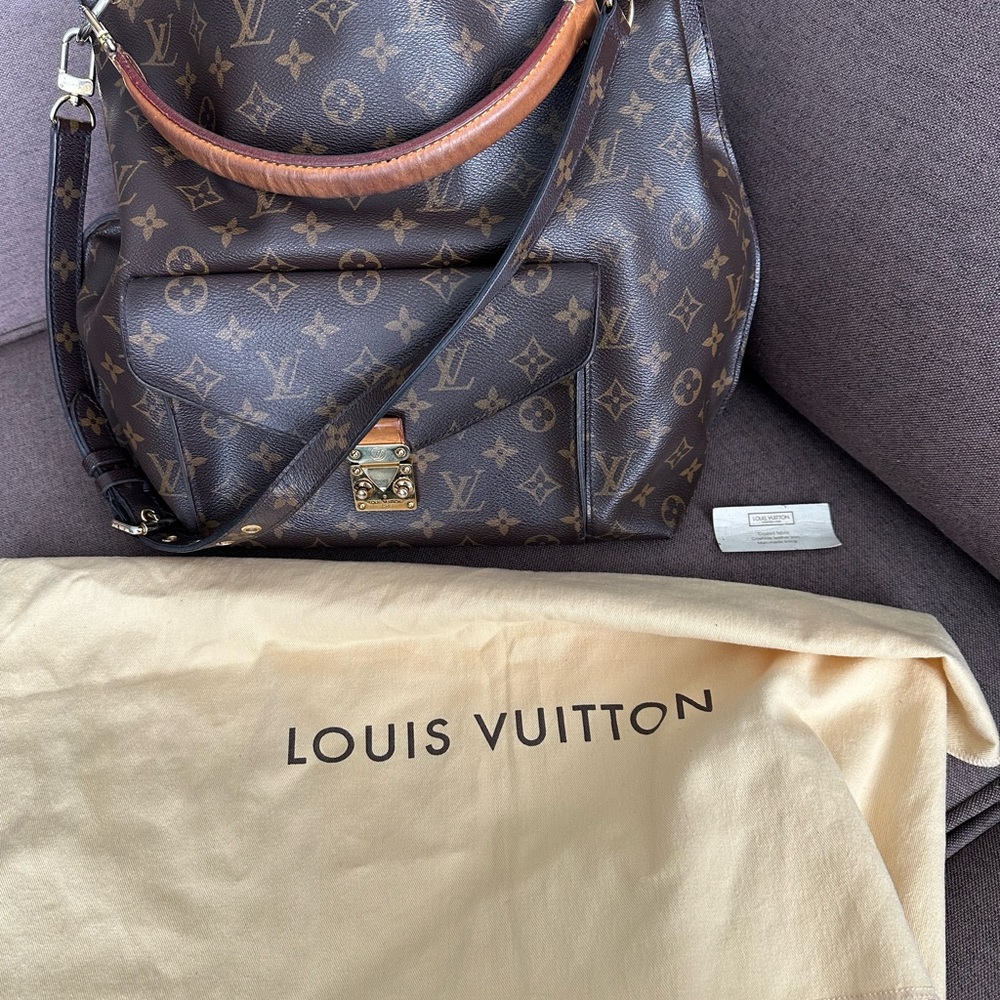 Authentic Louis Vuitton Dark Brown Monogram Shoulder Bag